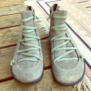 Camper Peu Cami 40 EU/9 US Grey Ankle Boots